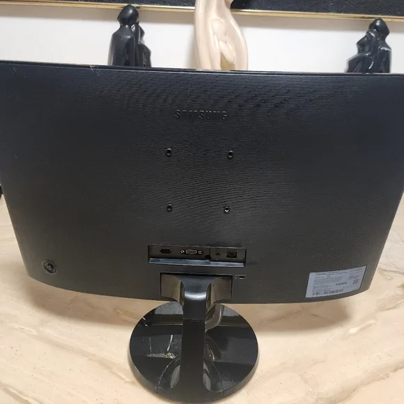 Monitor - Picture 2 of 4